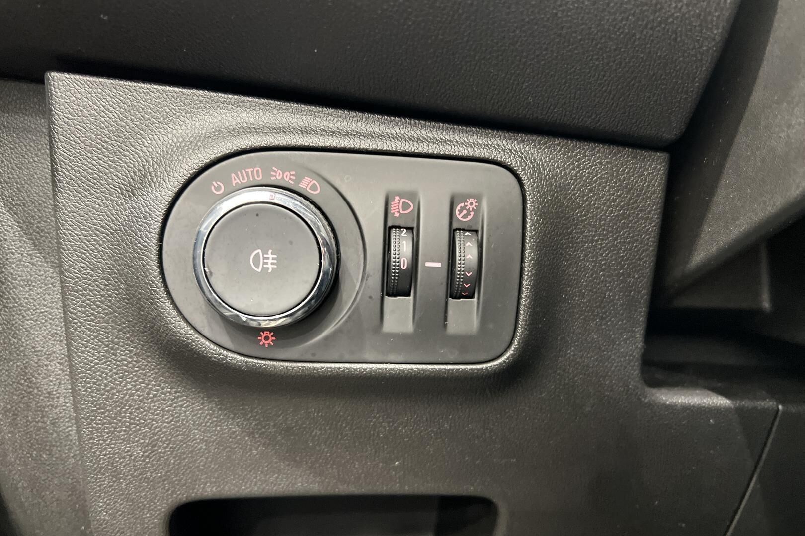 Opel Corsa iso kuva 19