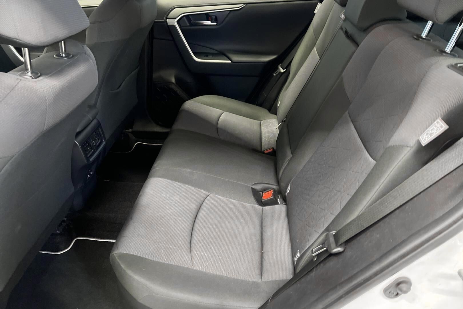 Toyota RAV4 iso kuva 10