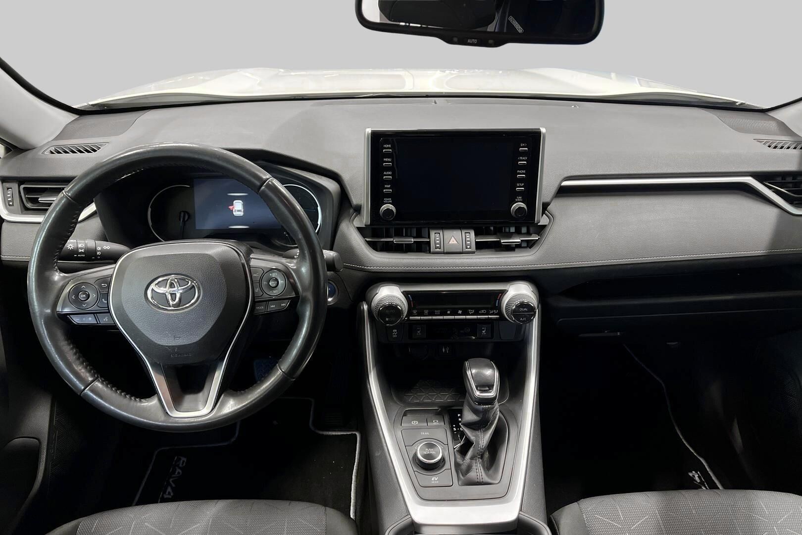 Toyota RAV4 iso kuva 11