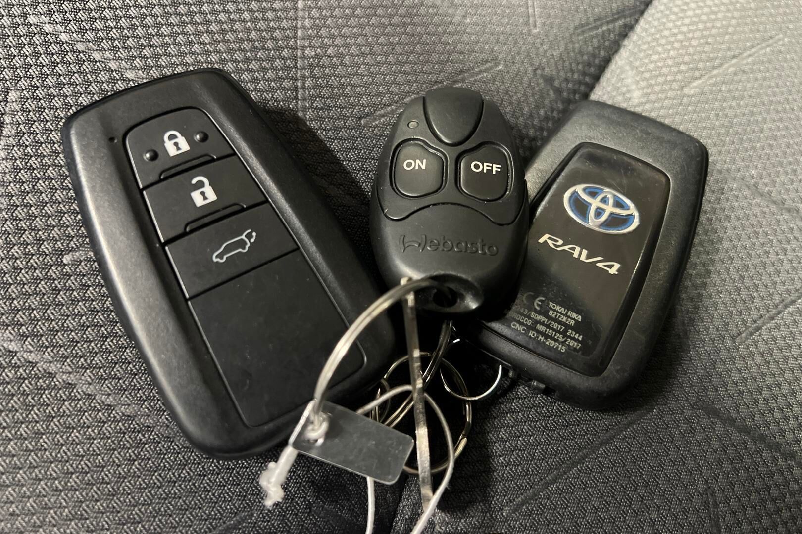 Toyota RAV4 iso kuva 19