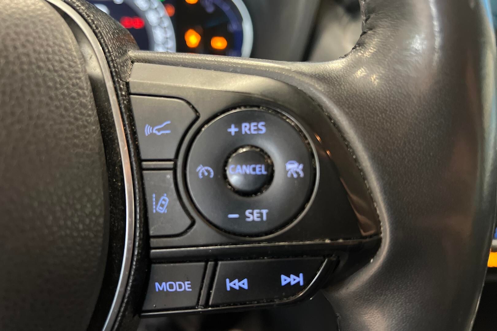 Toyota RAV4 iso kuva 20