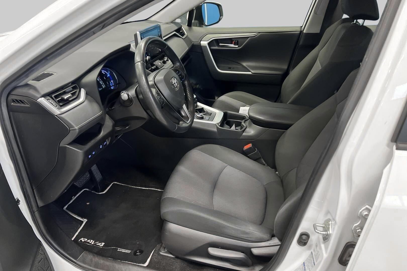 Toyota RAV4 iso kuva 9