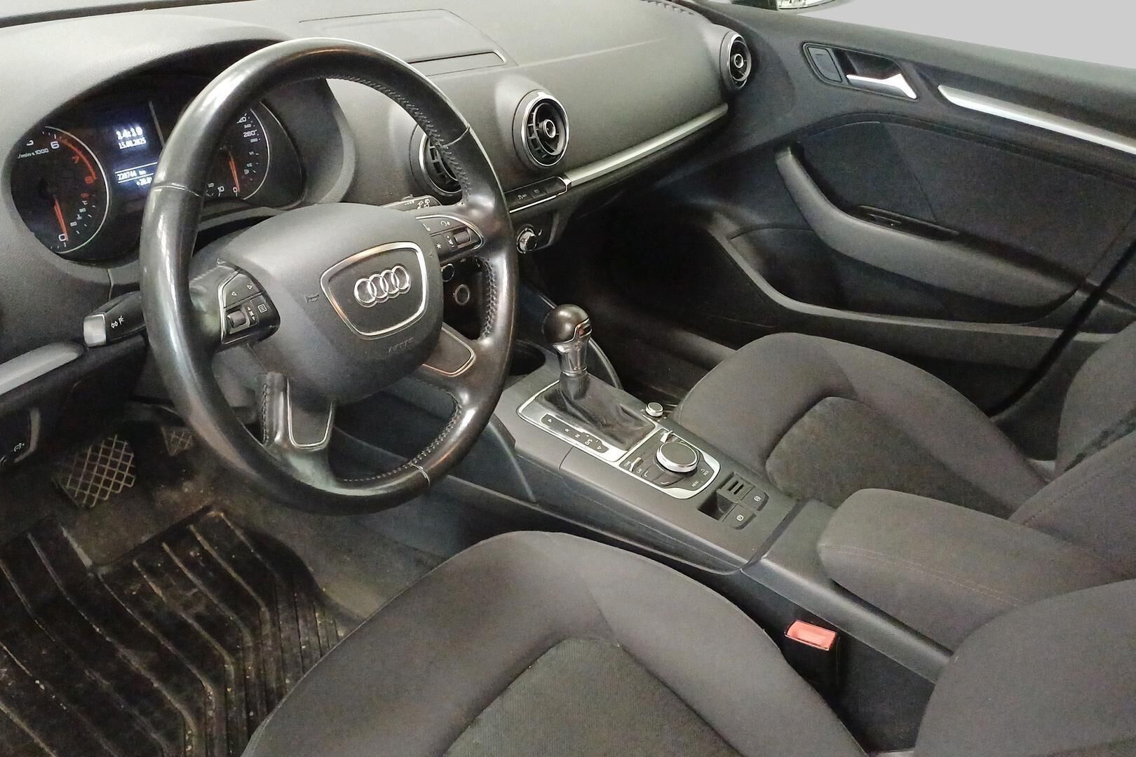 Audi A3 iso kuva 8