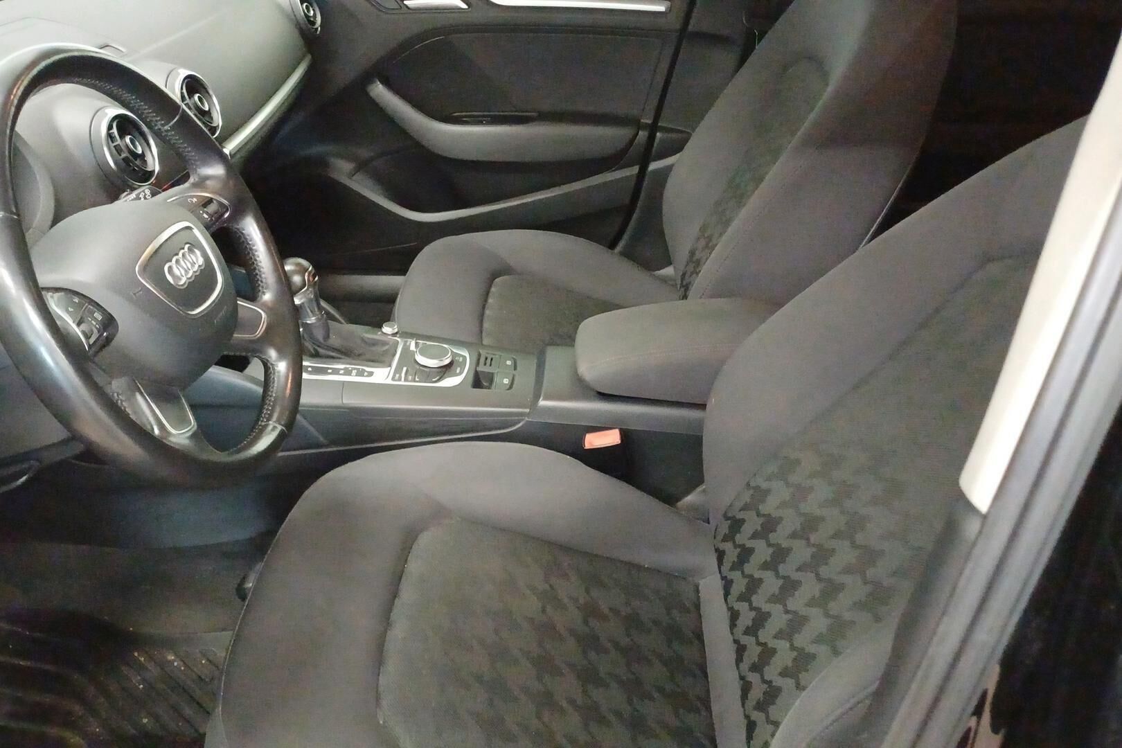 Audi A3 iso kuva 13