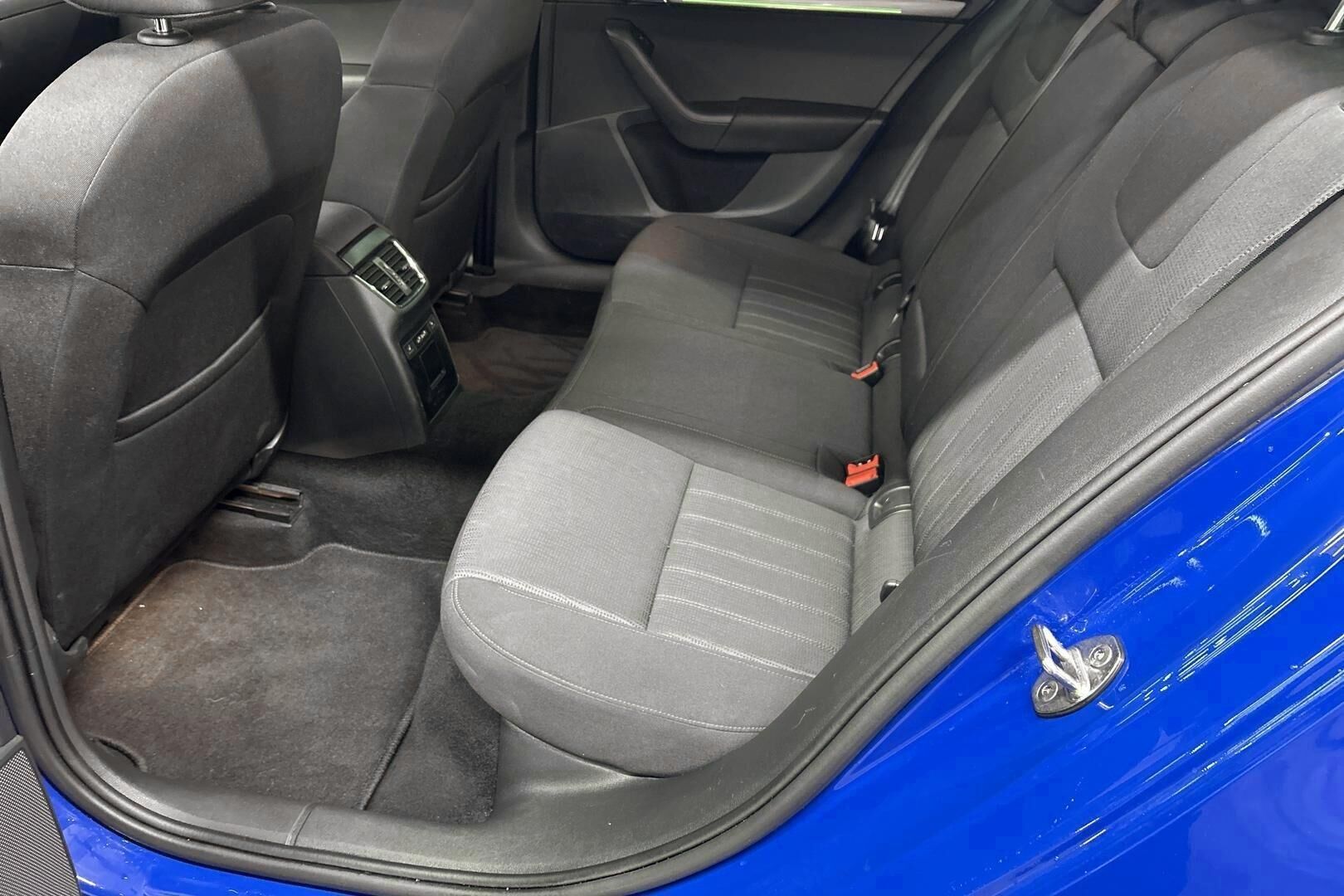 Skoda Octavia iso kuva 10