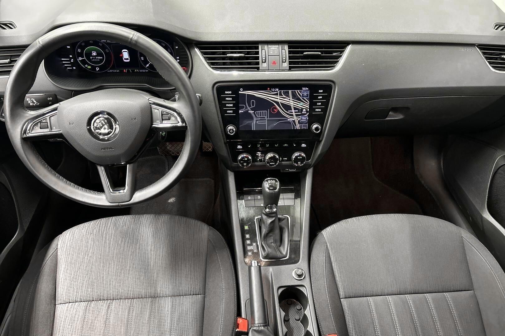 Skoda Octavia iso kuva 11