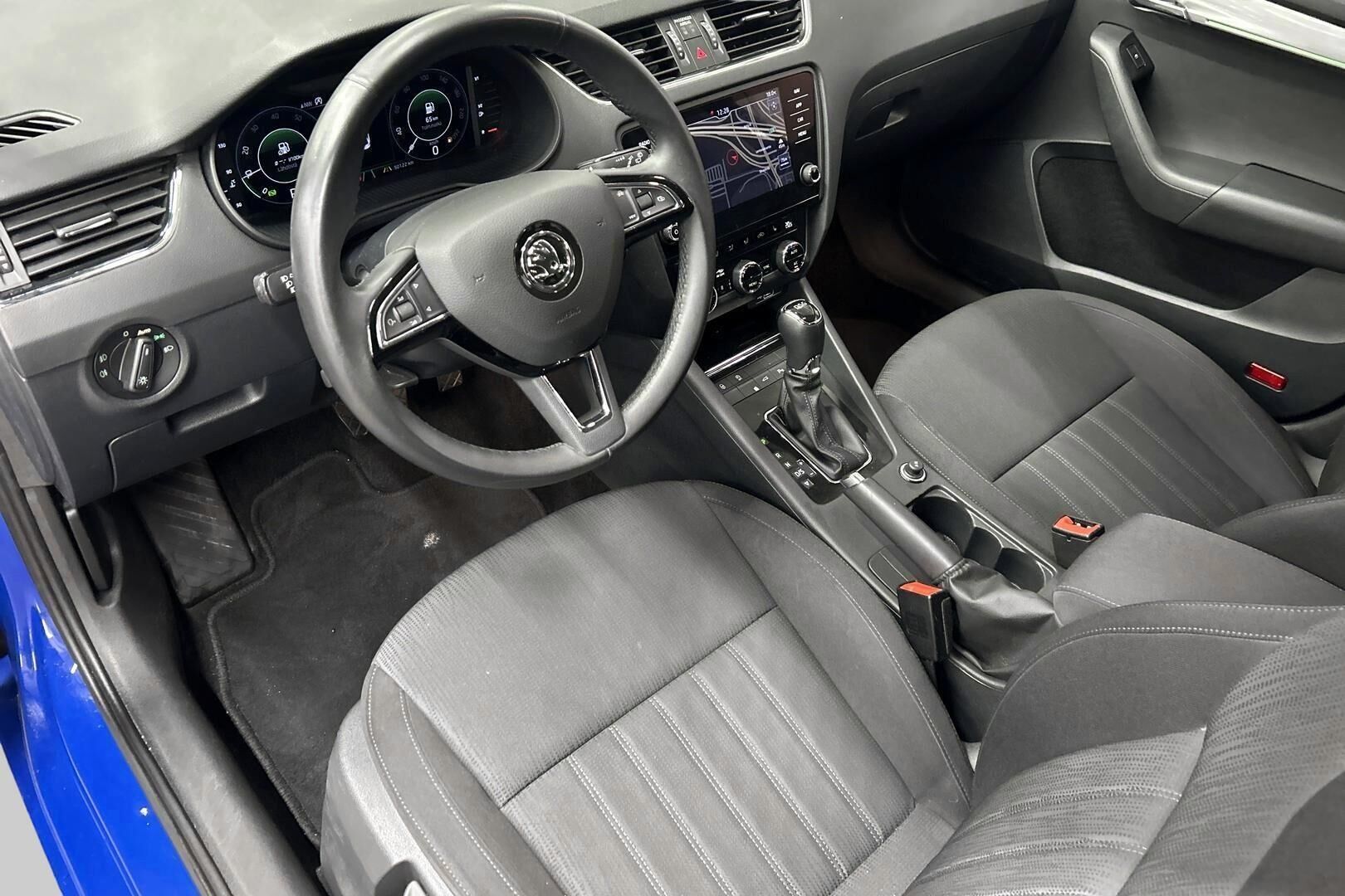 Skoda Octavia iso kuva 9