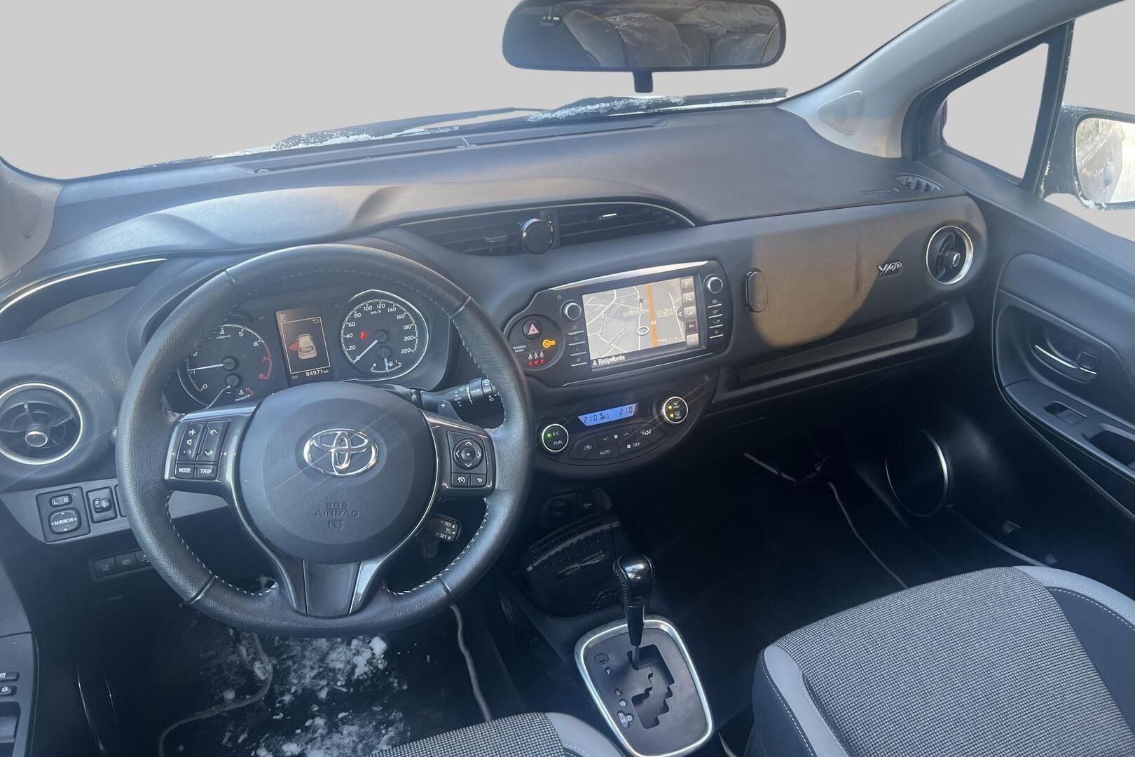 Toyota Yaris iso kuva 1