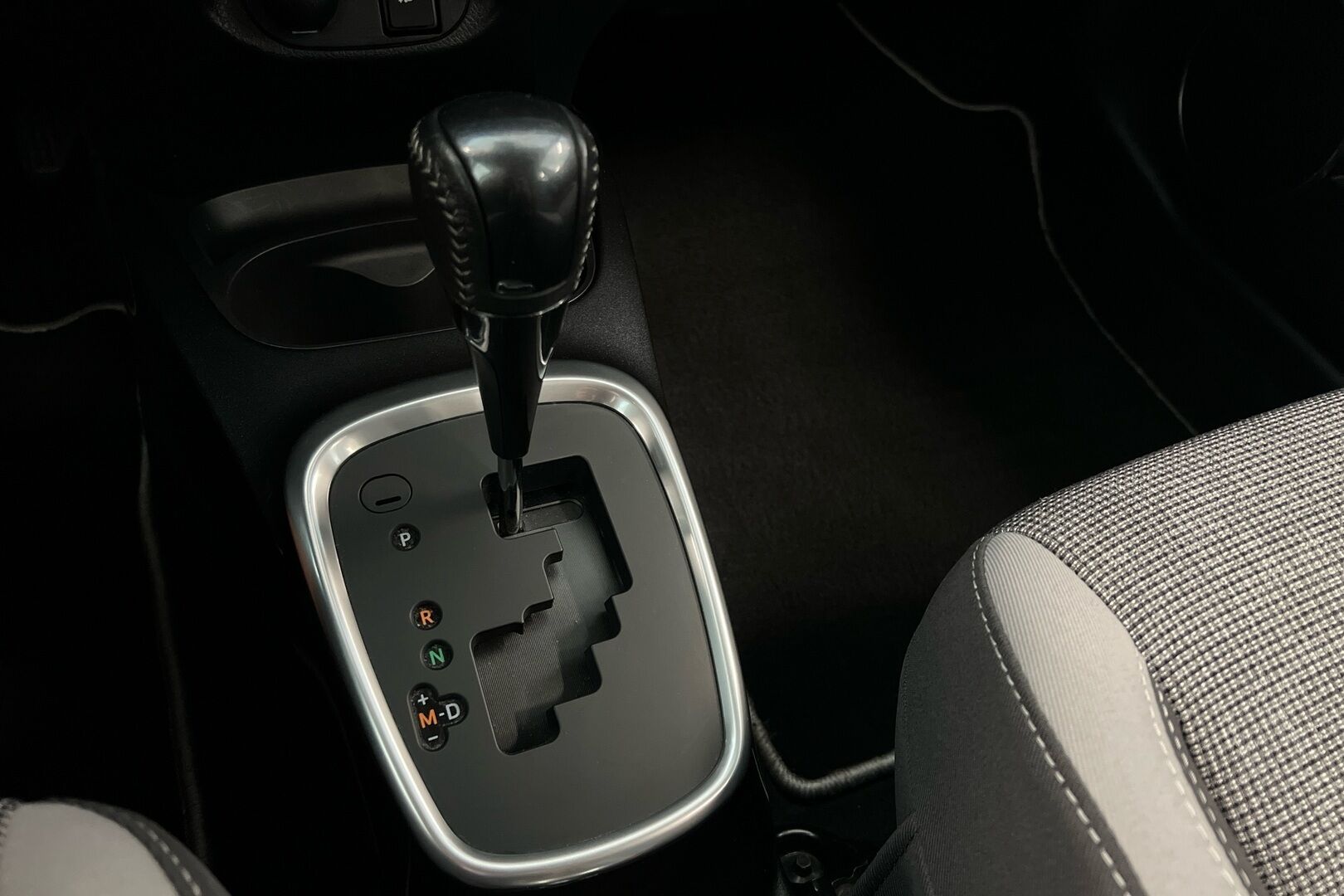 Toyota Yaris iso kuva 14