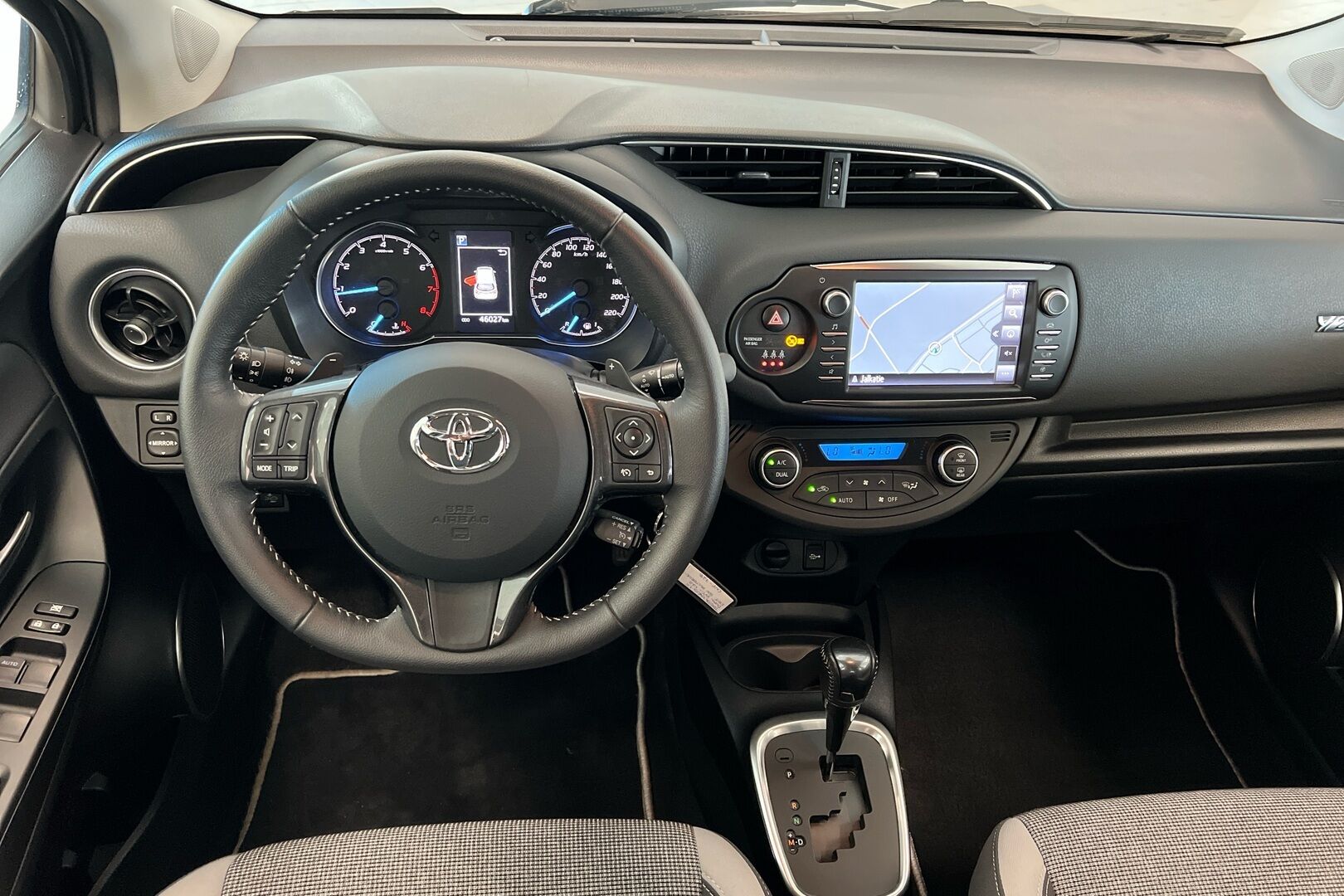 Toyota Yaris iso kuva 15