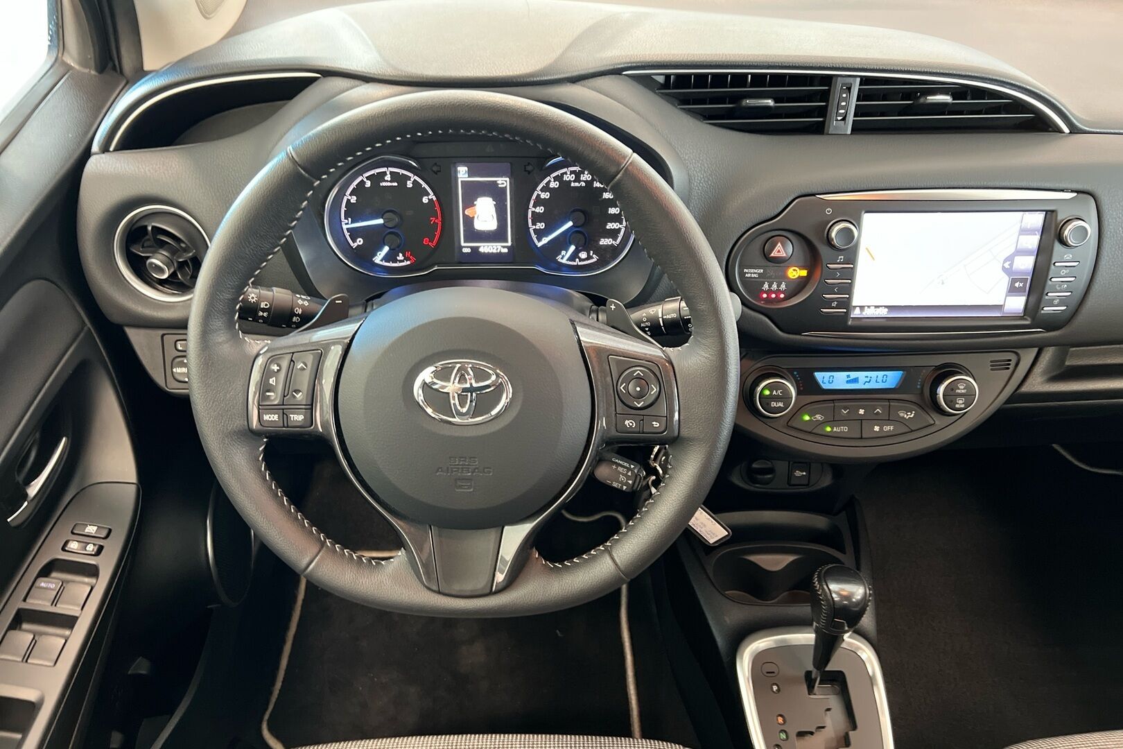 Toyota Yaris iso kuva 16