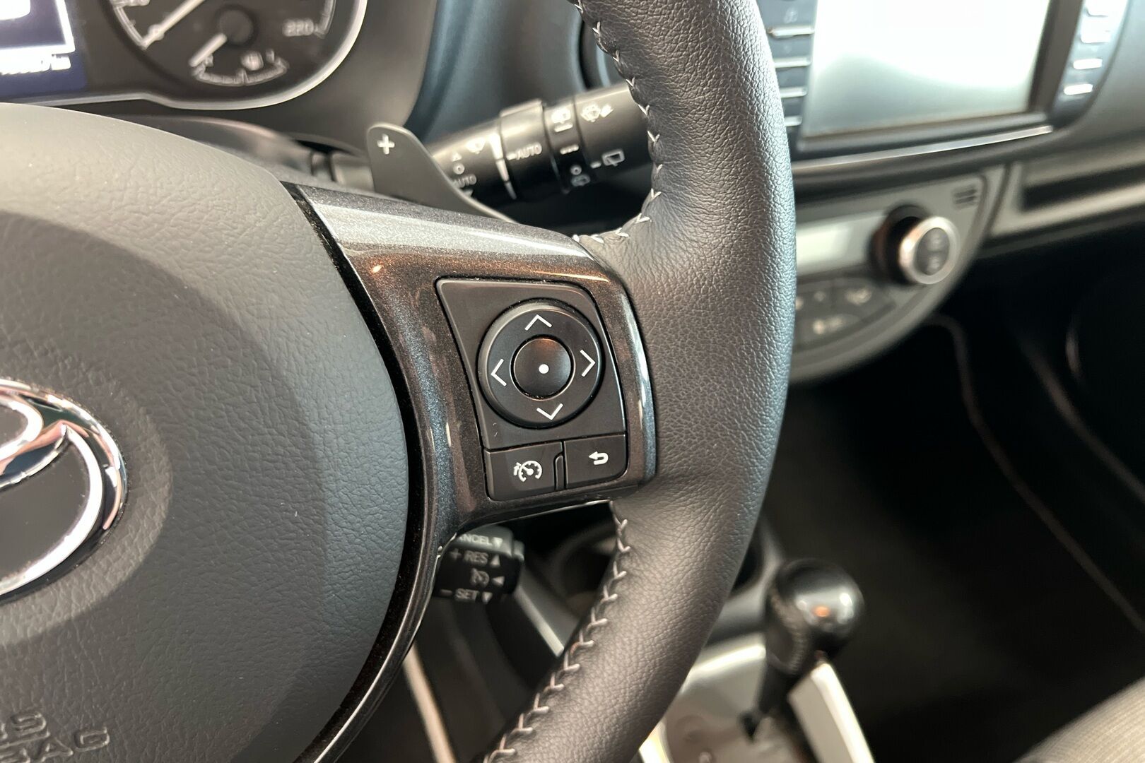 Toyota Yaris iso kuva 17