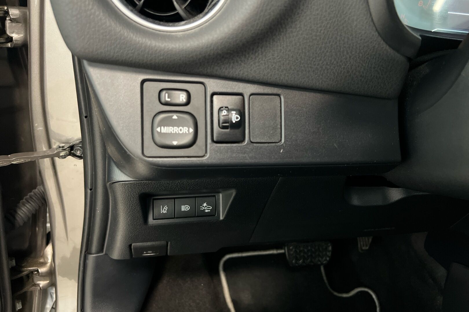 Toyota Yaris iso kuva 19