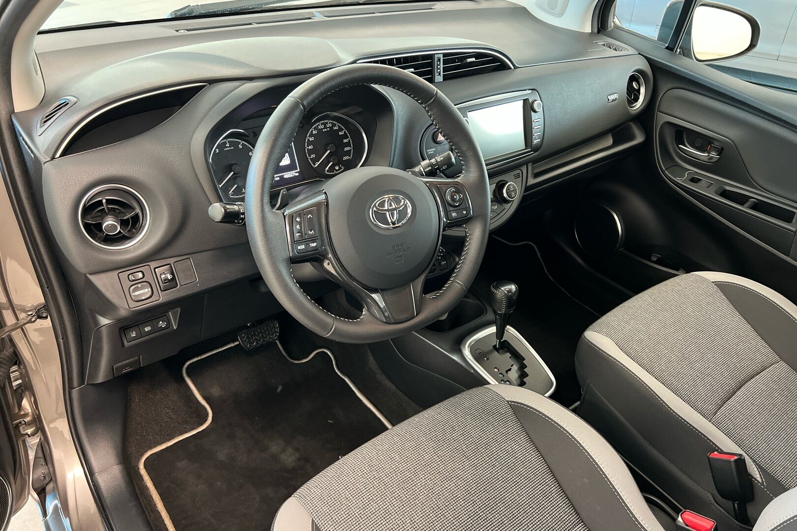 Toyota Yaris iso kuva 7