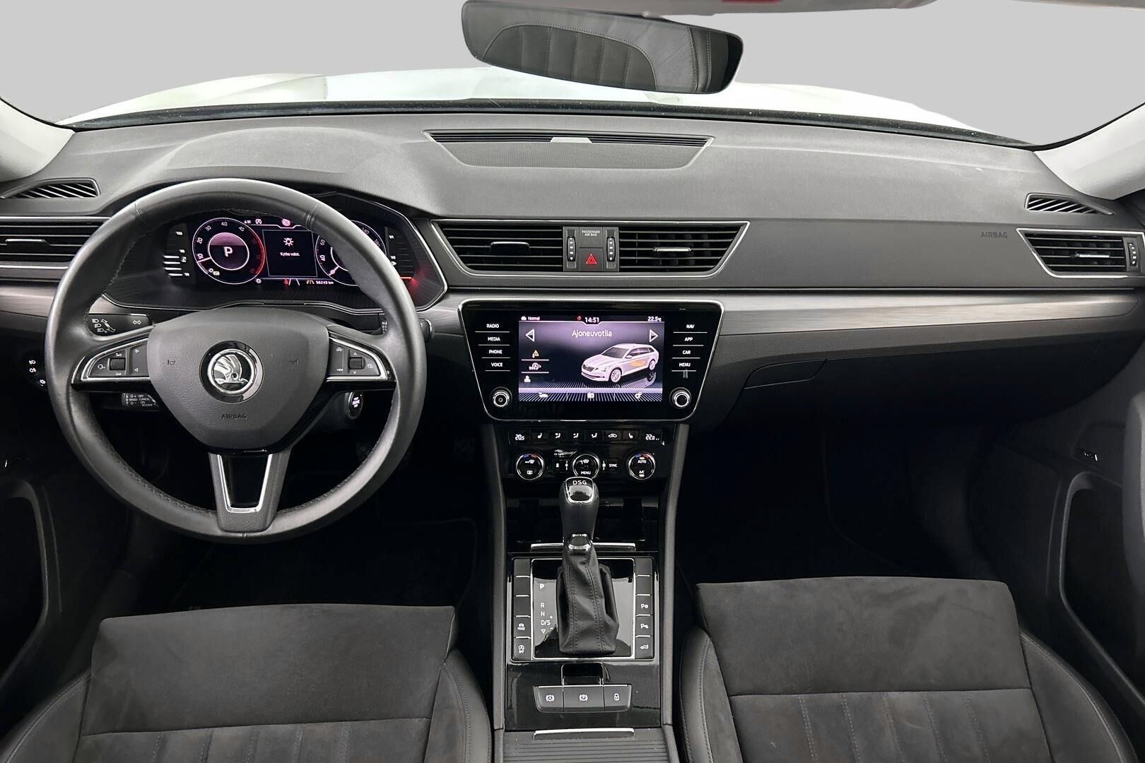 Skoda Superb iso kuva 11
