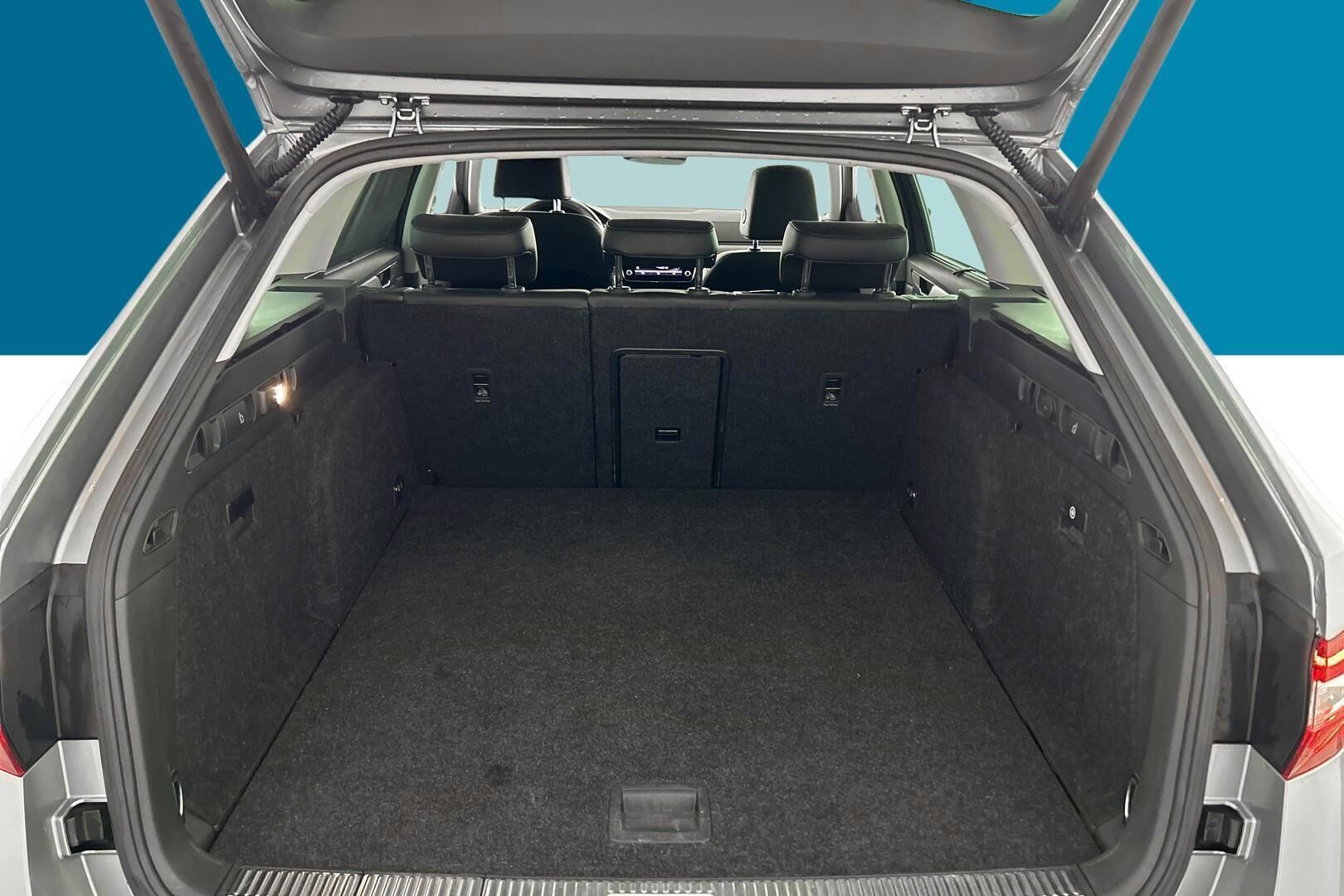 Skoda Superb iso kuva 12