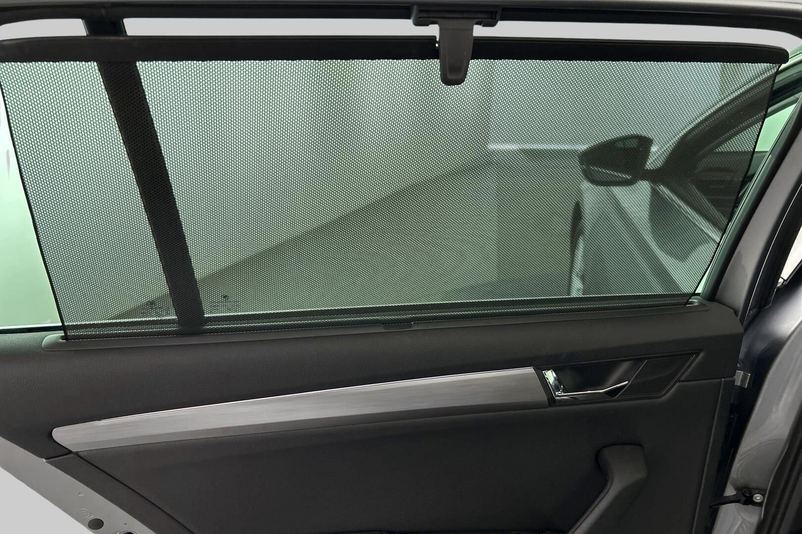 Skoda Superb iso kuva 15
