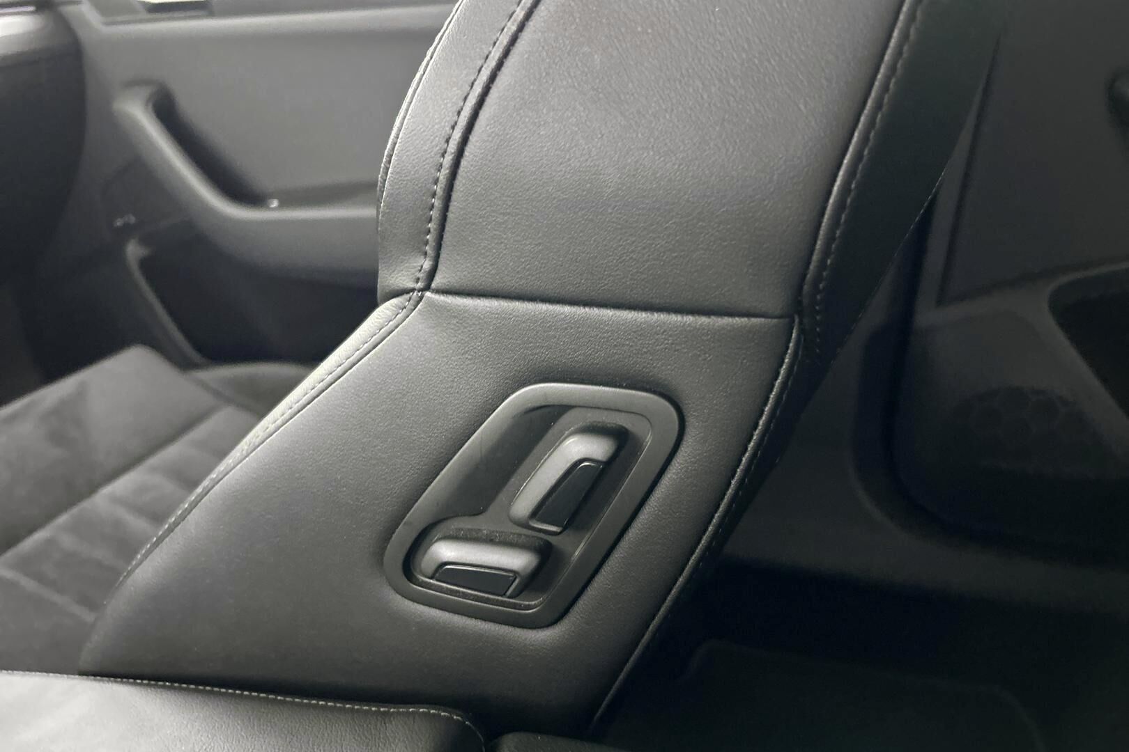 Skoda Superb iso kuva 17