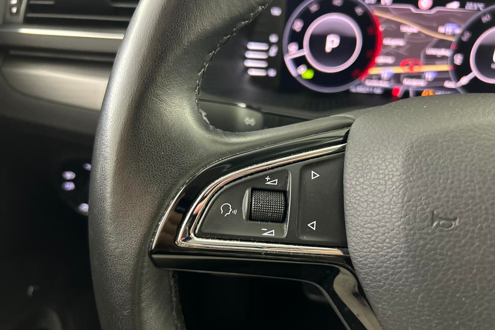 Skoda Superb iso kuva 22