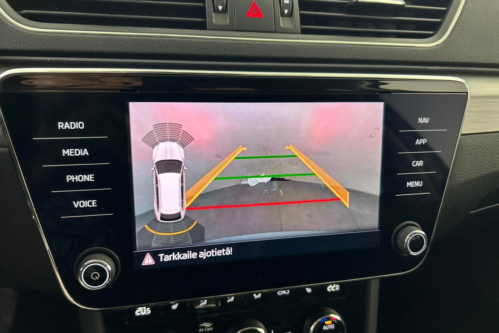 Skoda Superb iso kuva 25