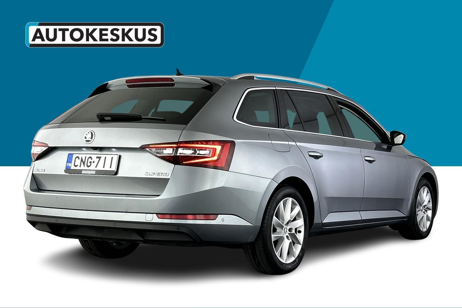 Skoda Superb iso kuva 5