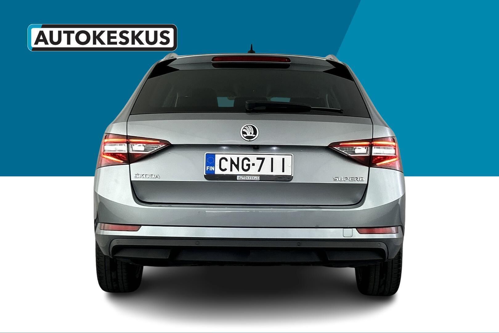 Skoda Superb iso kuva 6