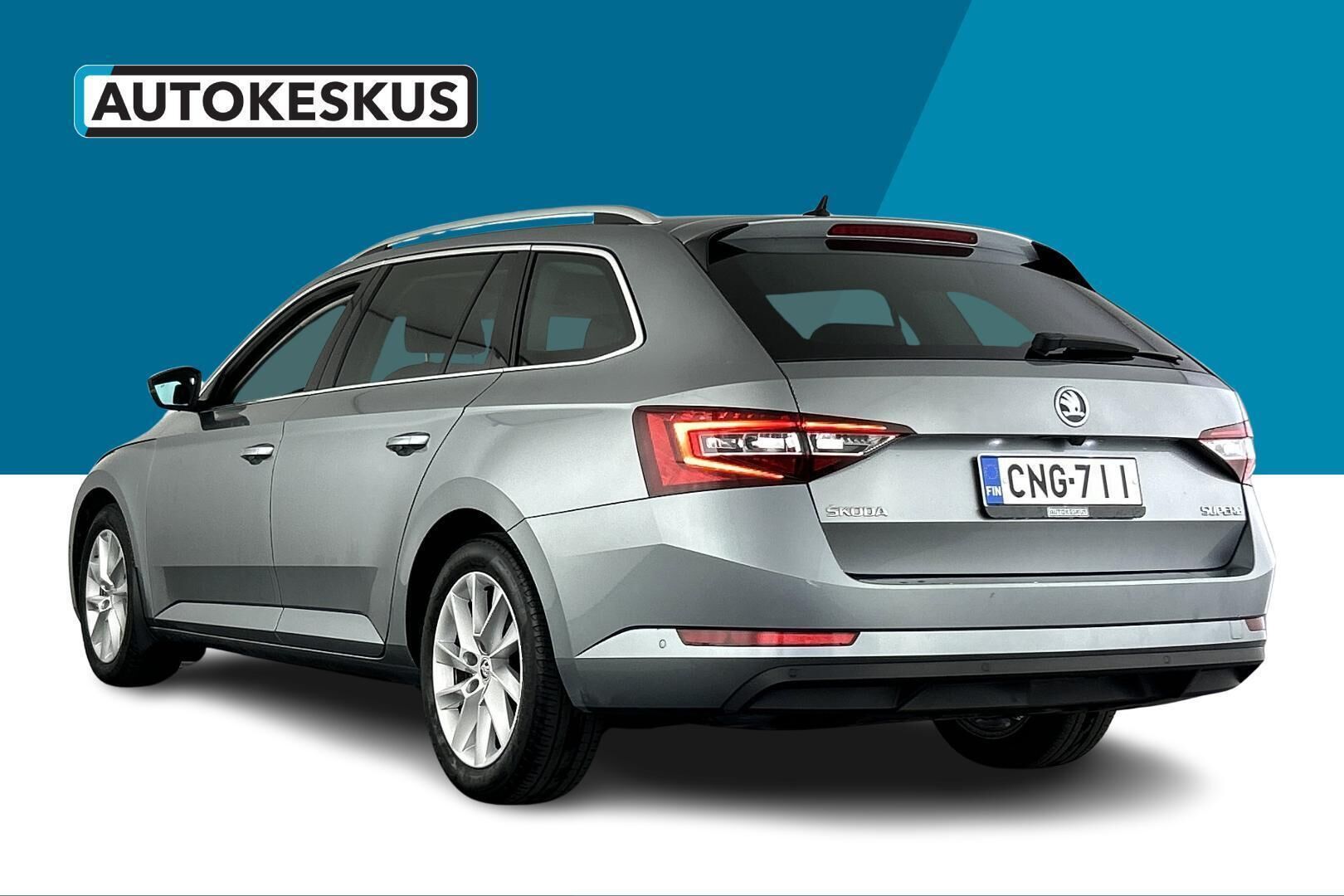 Skoda Superb iso kuva 7