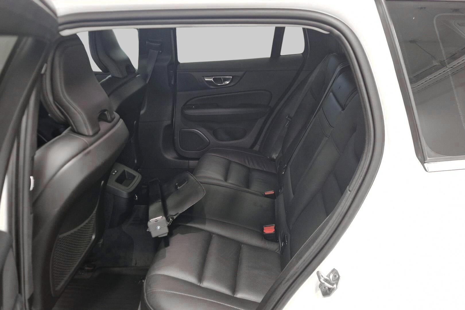Volvo V60 iso kuva 10