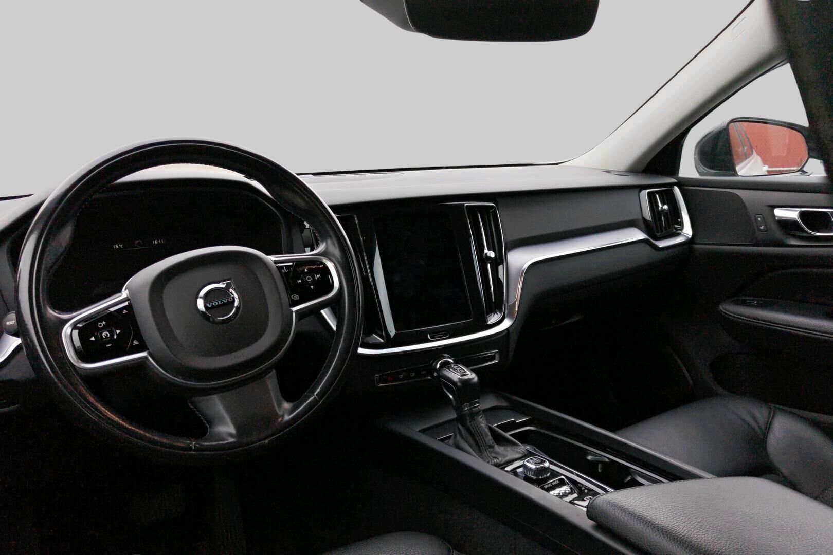 Volvo V60 iso kuva 2