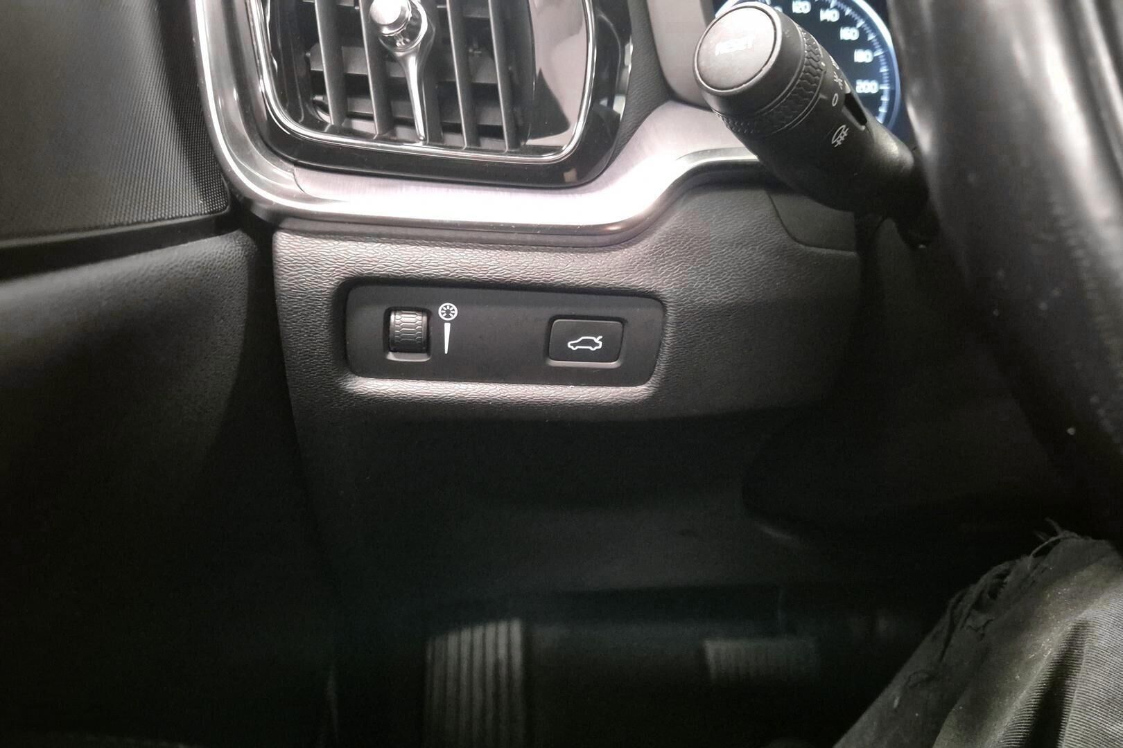 Volvo V60 iso kuva 21