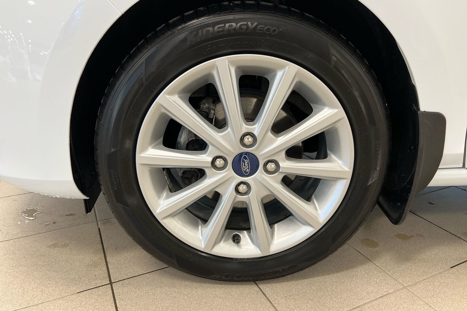 Ford Fiesta iso kuva 10