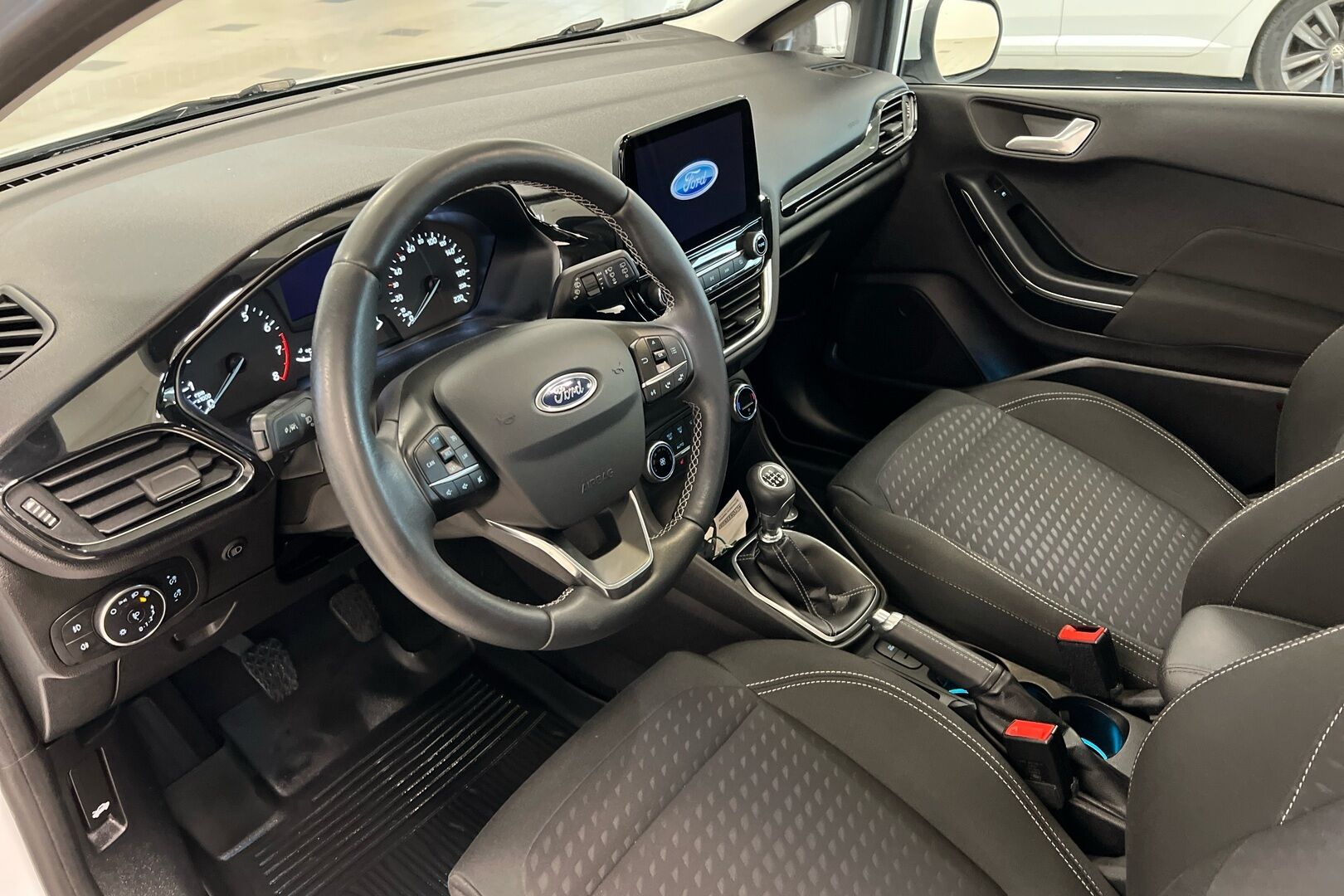 Ford Fiesta iso kuva 6