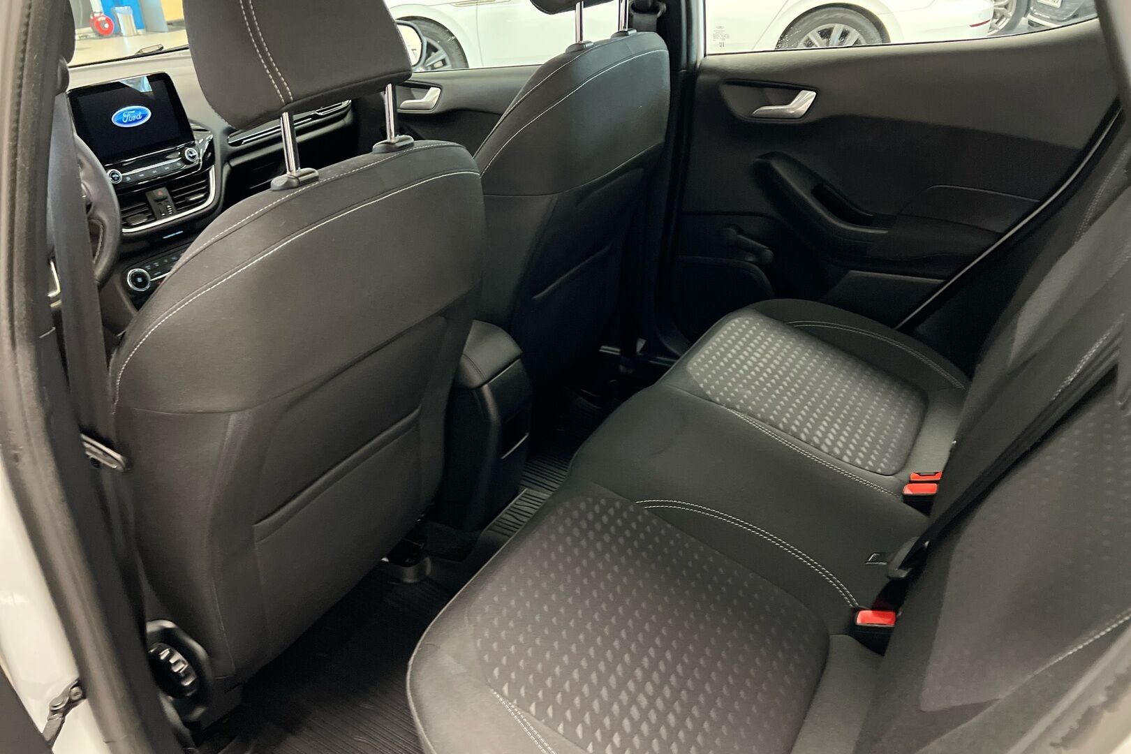 Ford Fiesta iso kuva 8