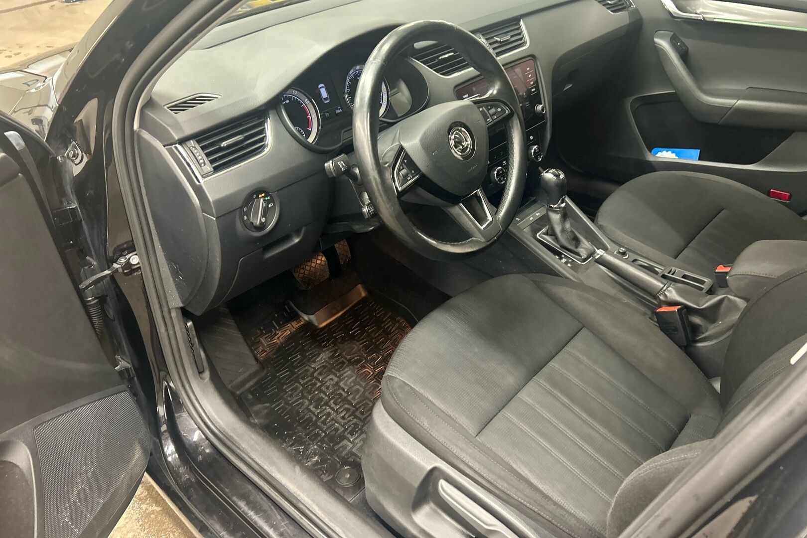 Skoda Octavia iso kuva 7