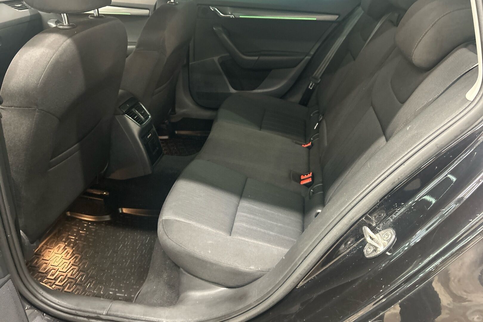 Skoda Octavia iso kuva 8