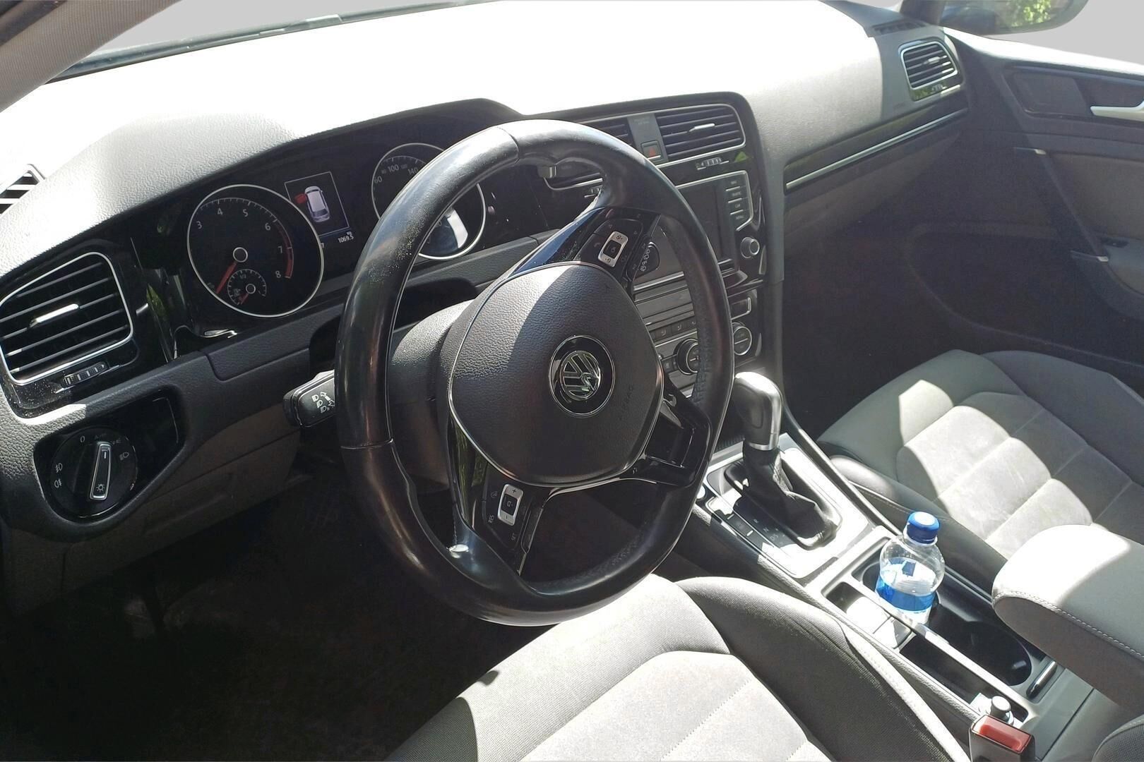 Volkswagen Golf iso kuva 2