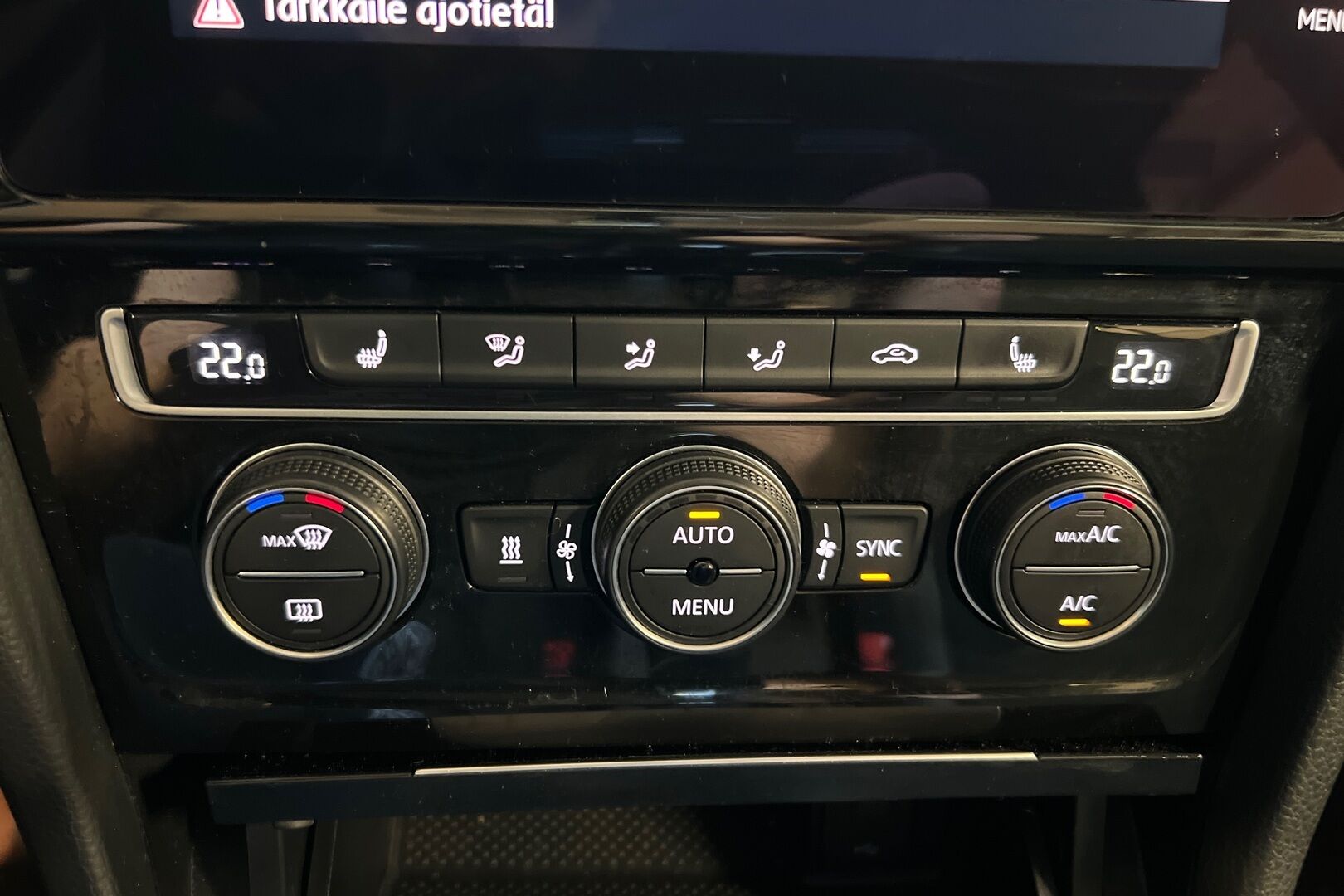 Volkswagen Golf iso kuva 8