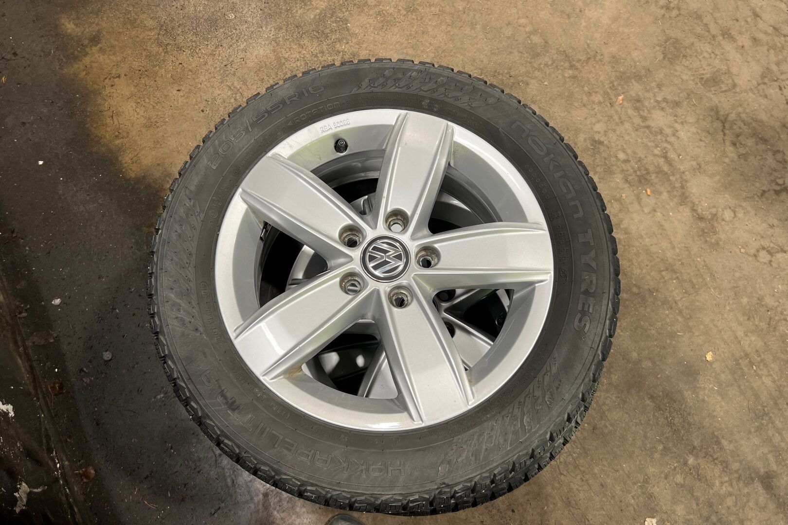 Volkswagen Golf iso kuva 9