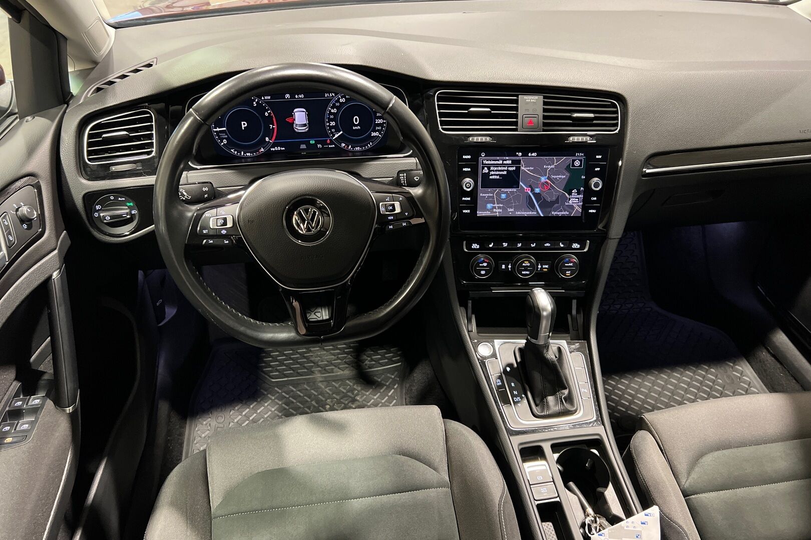 Volkswagen Golf iso kuva 18