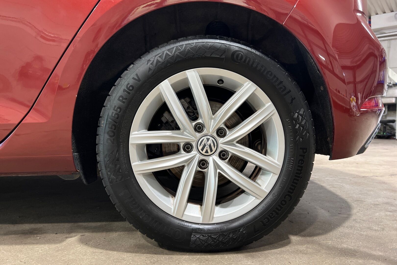 Volkswagen Golf iso kuva 6