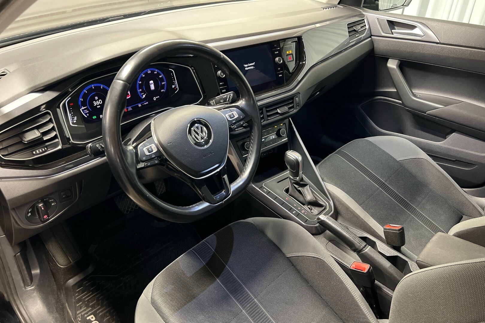 Volkswagen Polo iso kuva 7