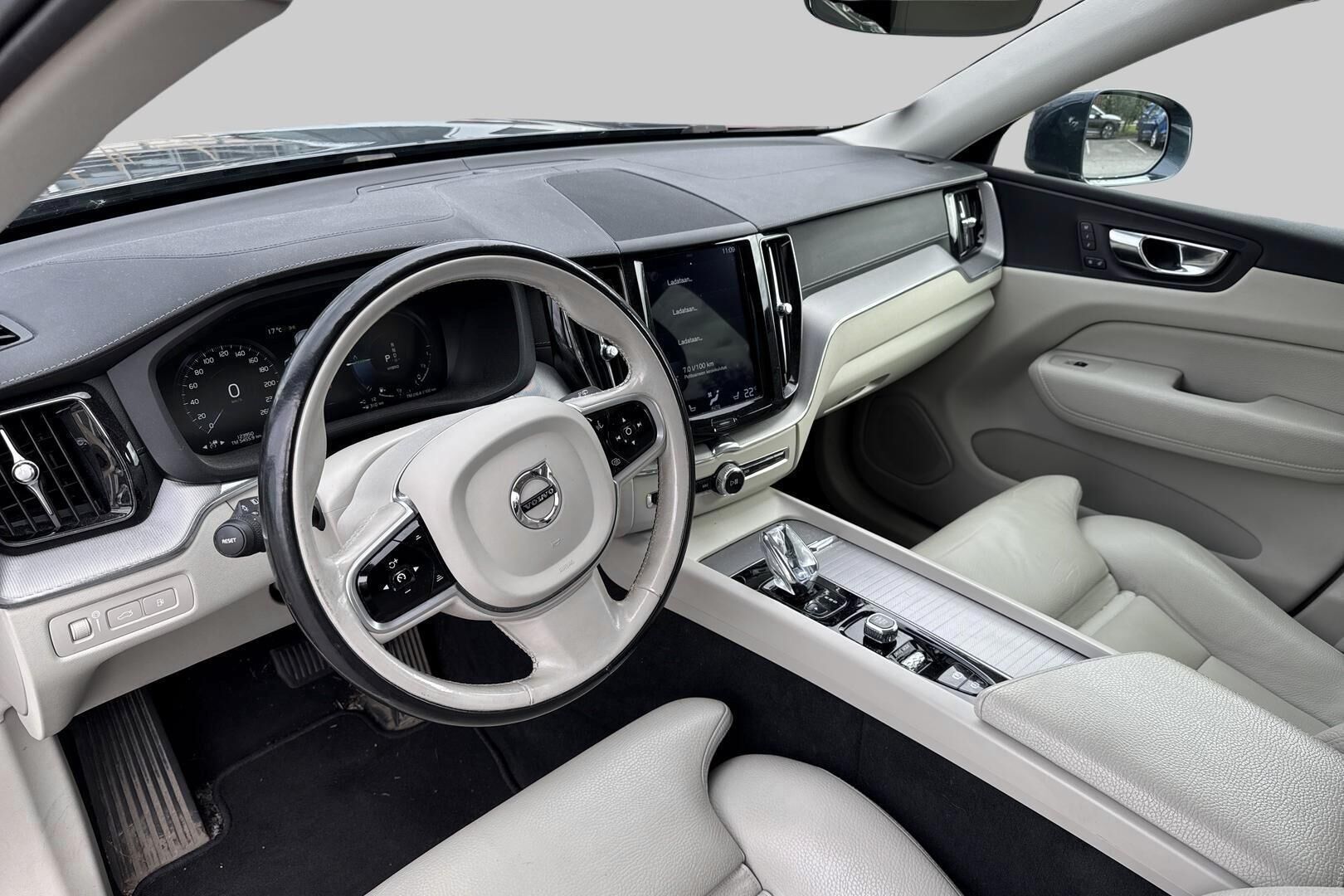 Volvo XC60 iso kuva 2