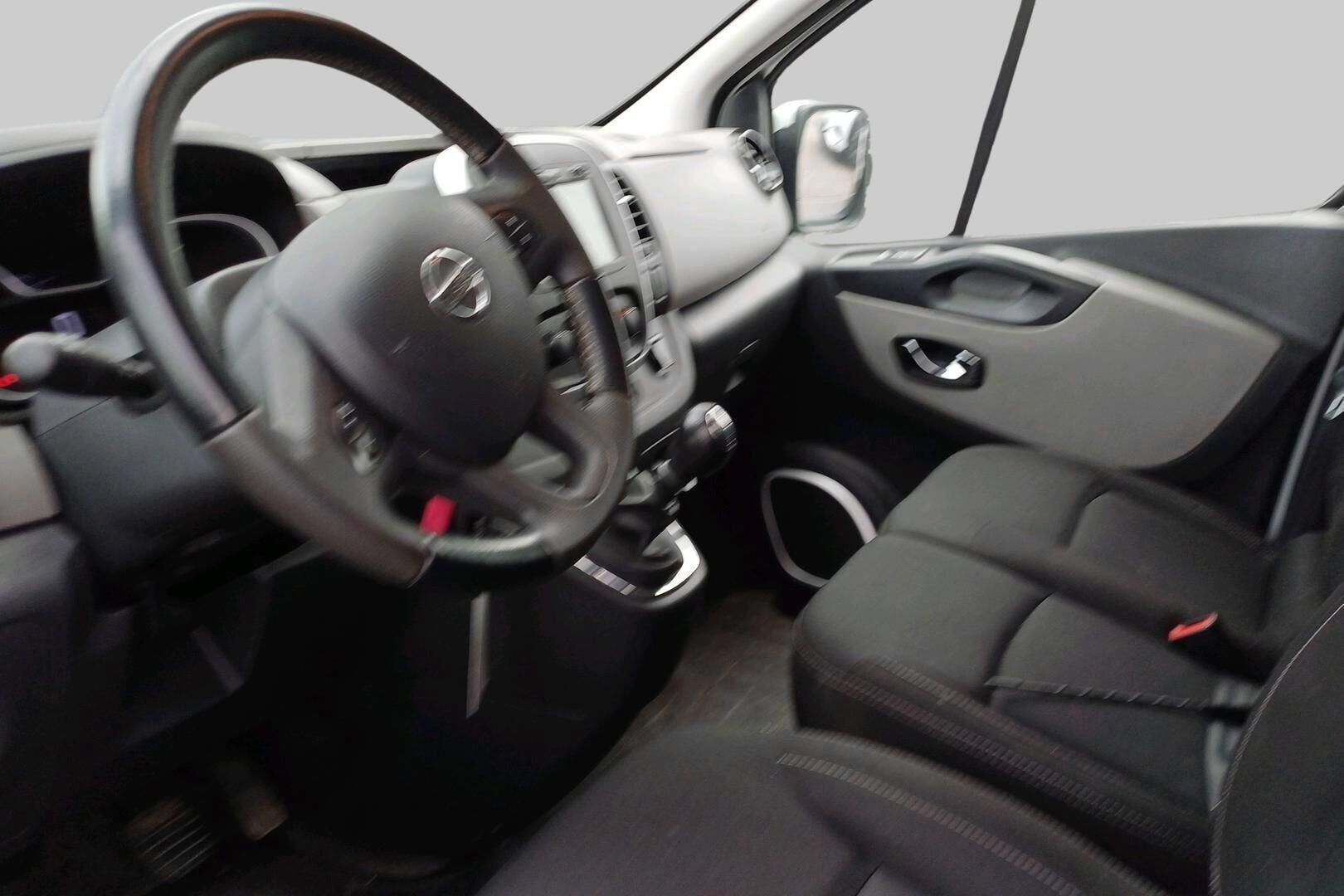 Nissan NV300 iso kuva 2