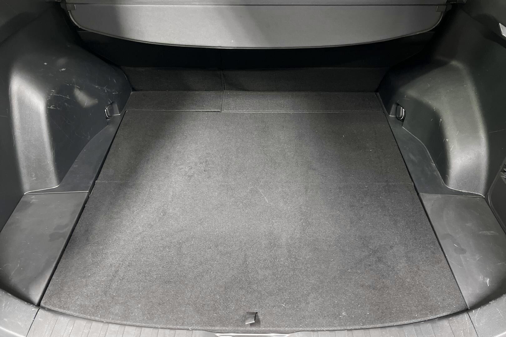 Toyota RAV4 iso kuva 9