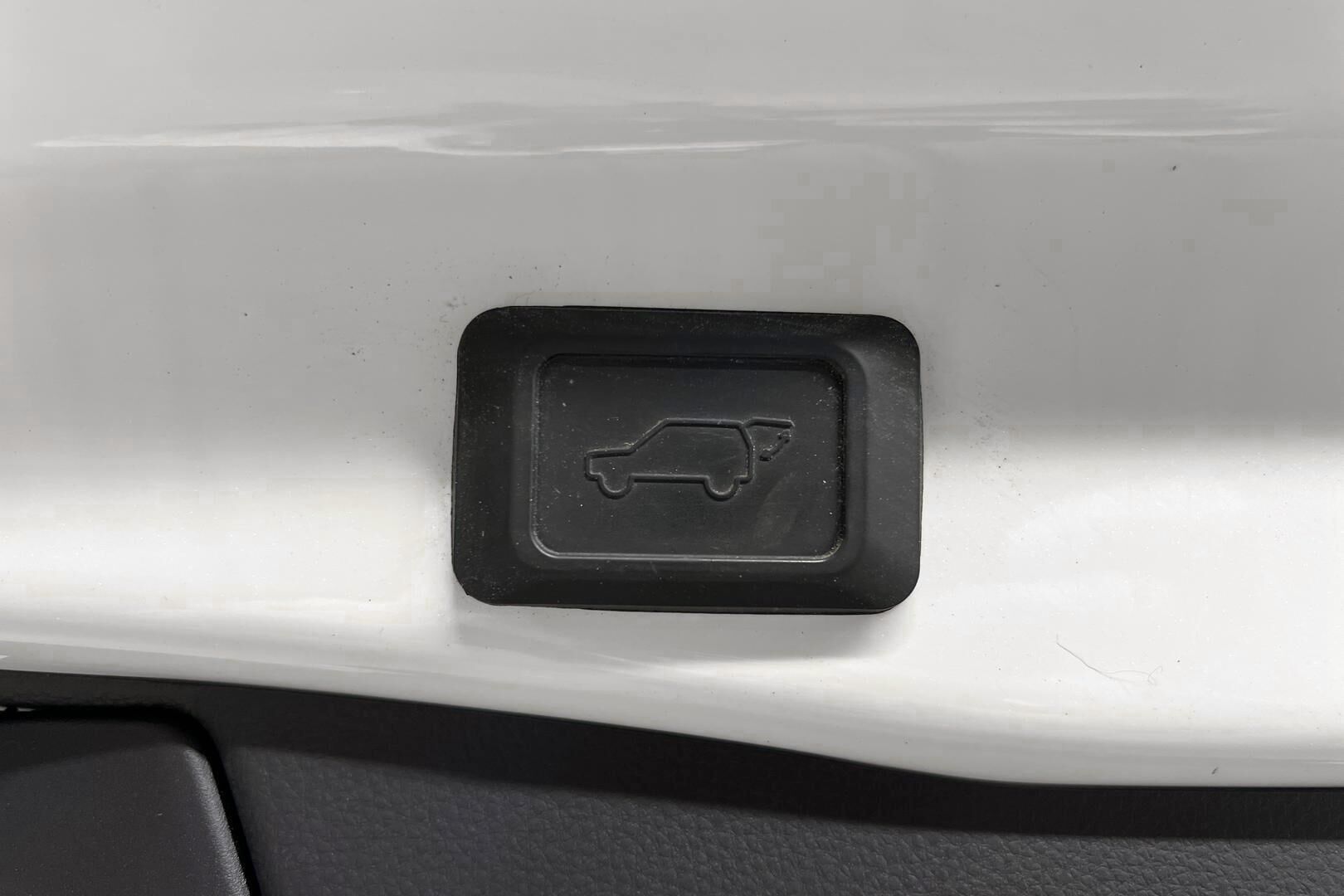 Toyota RAV4 iso kuva 11