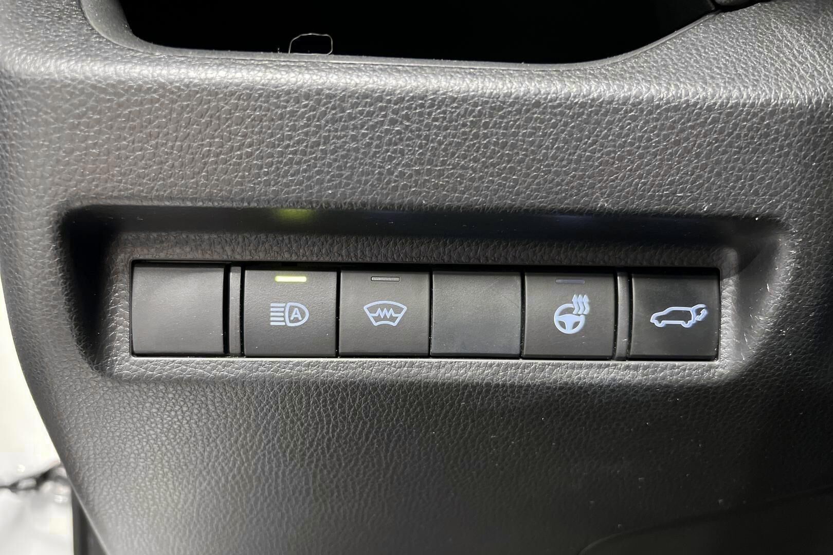 Toyota RAV4 iso kuva 12