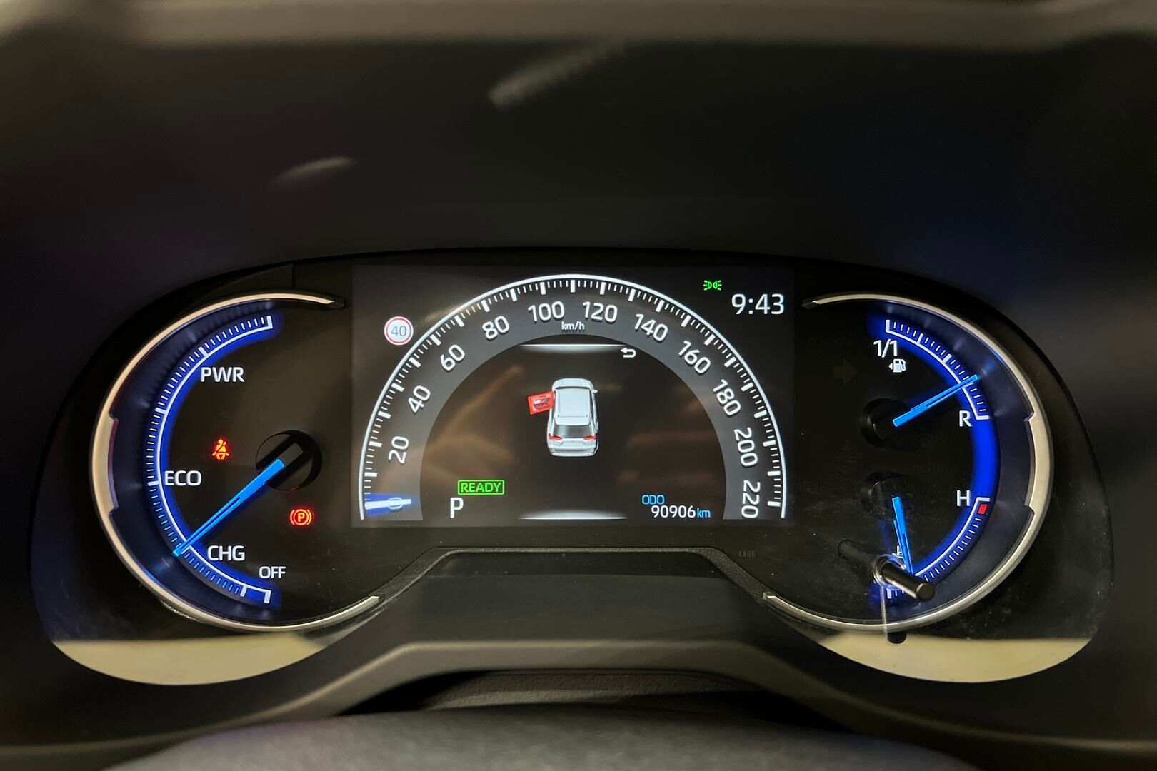 Toyota RAV4 iso kuva 13