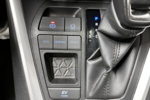 Toyota RAV4 esikatselu 15