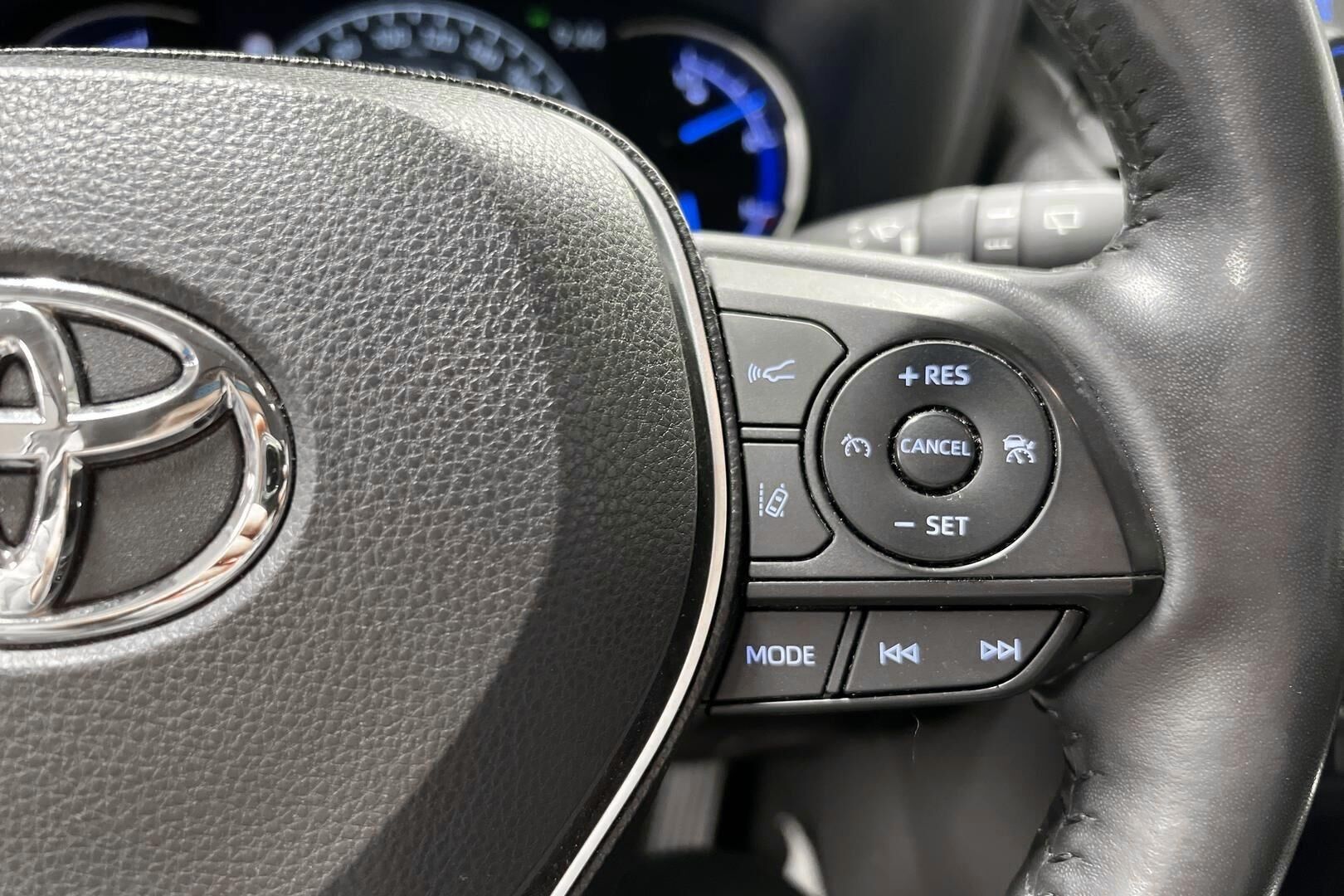 Toyota RAV4 iso kuva 16