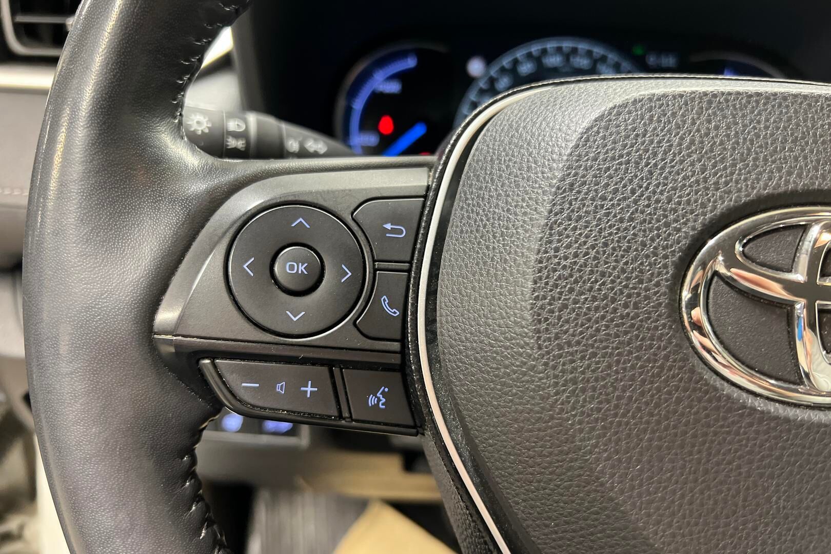 Toyota RAV4 iso kuva 17